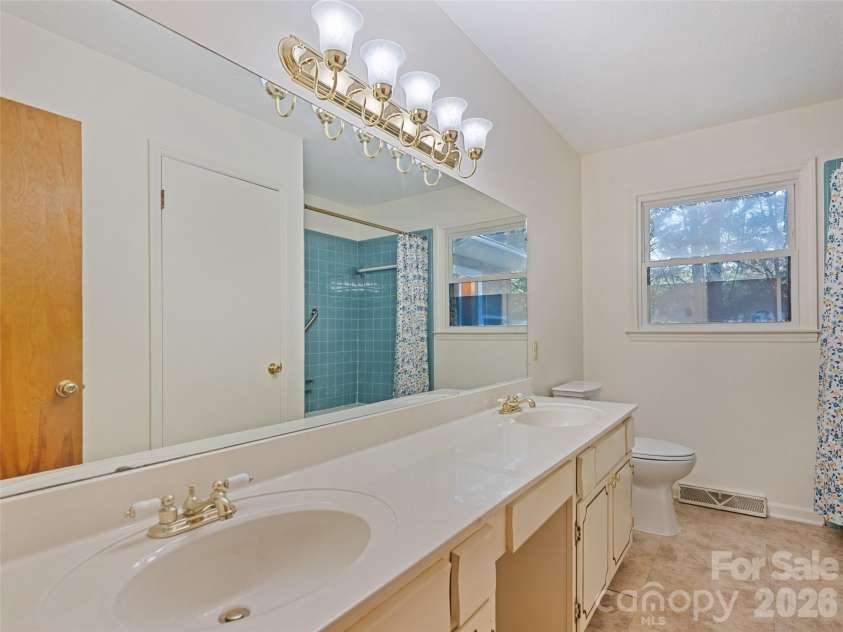 11 Crestwood Lane, Candler, NC 28715.  MLS# CAR4427440, YatesRealty ID 52386. 