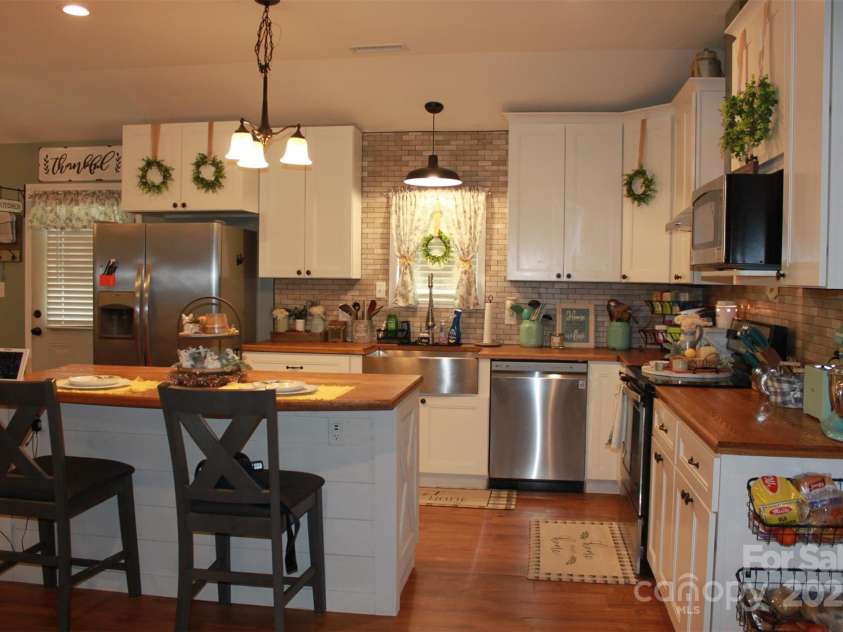 103 Verbinia Drive, Rutherfordton, NC 28139.  MLS# CAR4242200, YatesRealty ID 5239. 