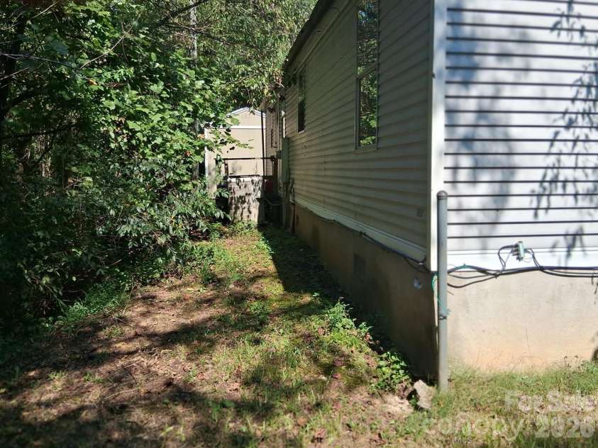 1215 Peak Place, Lenoir, NC 28645.  MLS# CAR4427420, YatesRealty ID 52391. 