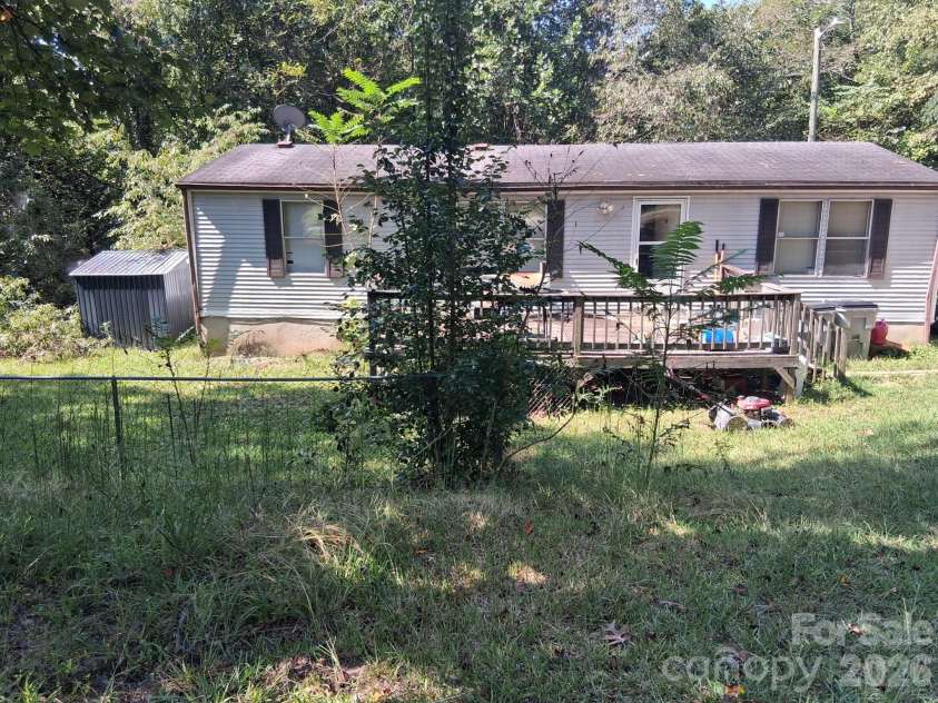 1215 Peak Place, Lenoir, NC 28645.  MLS# CAR4427420, YatesRealty ID 52391. 