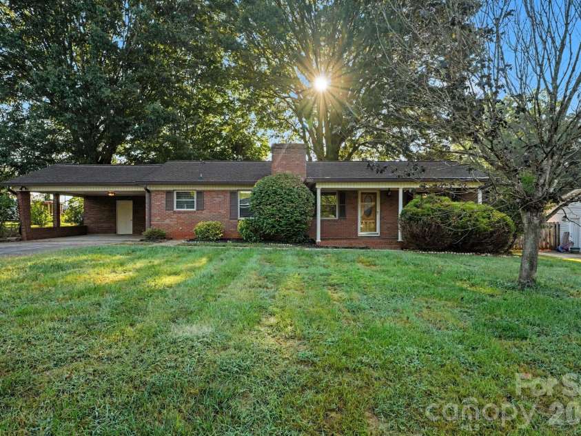 1204 Fulton Drive, Statesville, NC 28677.  MLS# CAR4426164, YatesRealty ID 52392. 