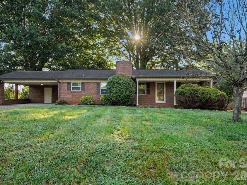 1204 Fulton Drive, Statesville, NC 28677.  MLS# CAR4426164, YatesRealty ID 52392. 
