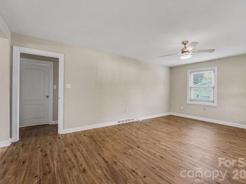 1204 Fulton Drive, Statesville, NC 28677.  MLS# CAR4426164, YatesRealty ID 52392. 