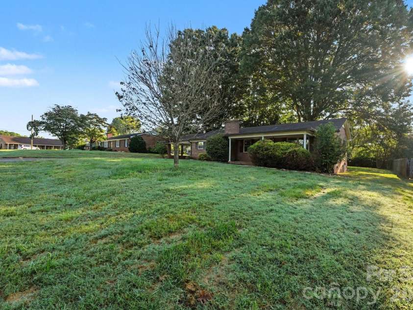 1204 Fulton Drive, Statesville, NC 28677.  MLS# CAR4426164, YatesRealty ID 52392. 