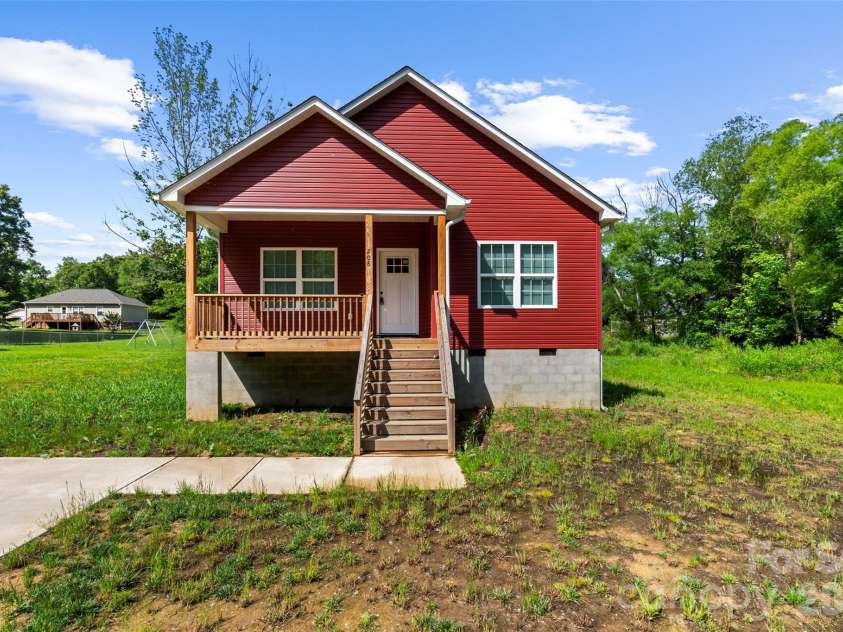 208 Nottingham Drive, York, SC 29745.  MLS# CAR4388406, YatesRealty ID 52398. 