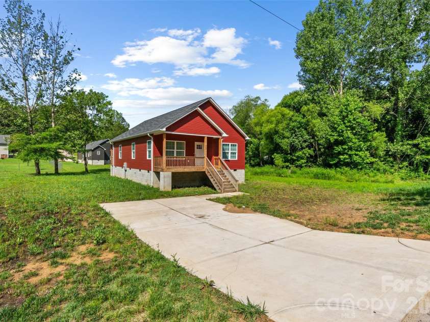 208 Nottingham Drive, York, SC 29745.  MLS# CAR4388406, YatesRealty ID 52398. 