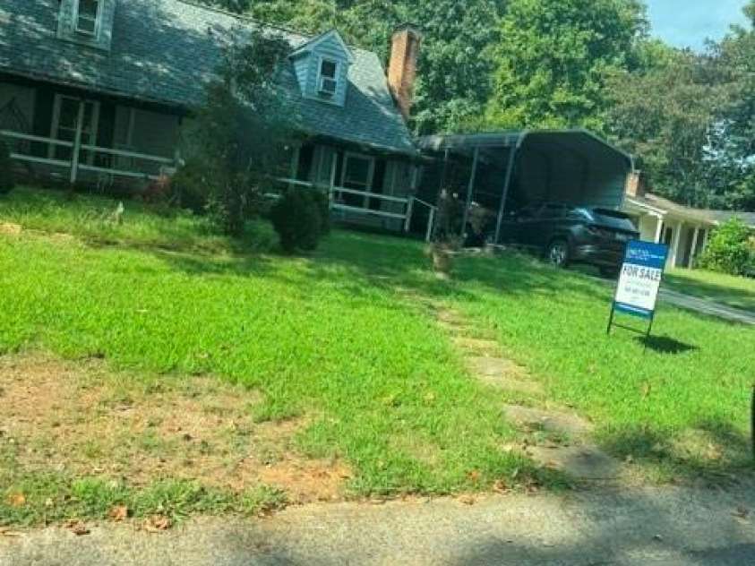 6333 Round Hill Road, Charlotte, NC 28211.  MLS# CAR4427244, YatesRealty ID 52399. 