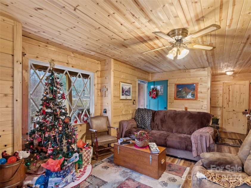 330 Old US 19E Highway, Spruce Pine, NC 28777.  MLS# CAR4207448, YatesRealty ID 524. 