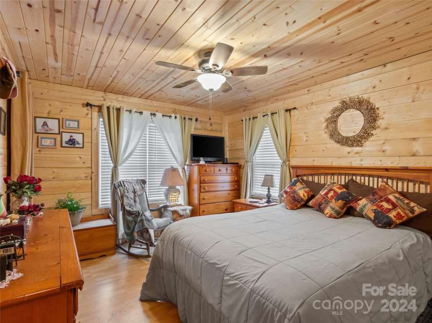 330 Old US 19E Highway, Spruce Pine, NC 28777.  MLS# CAR4207448, YatesRealty ID 524. 