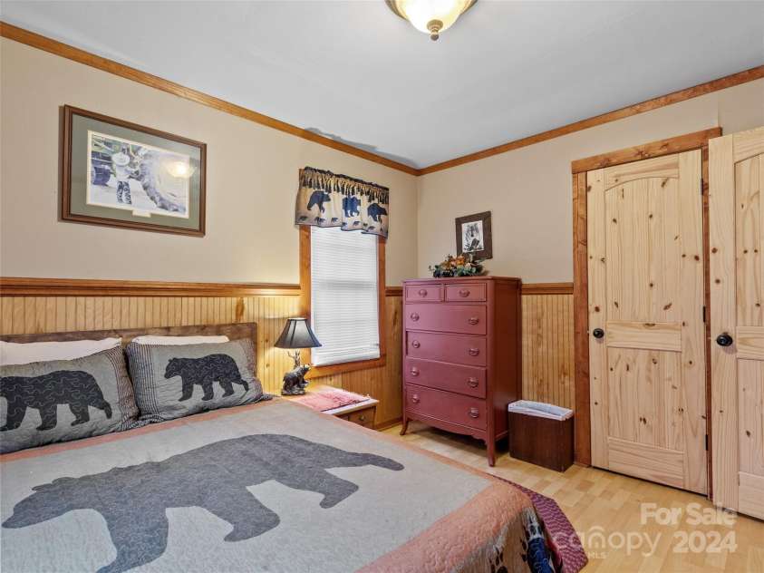 330 Old US 19E Highway, Spruce Pine, NC 28777.  MLS# CAR4207448, YatesRealty ID 524. 