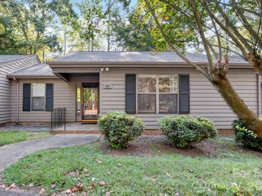 907 Cranberry Circle, Fort Mill, SC 29715.  MLS# CAR4427418, YatesRealty ID 52402. 