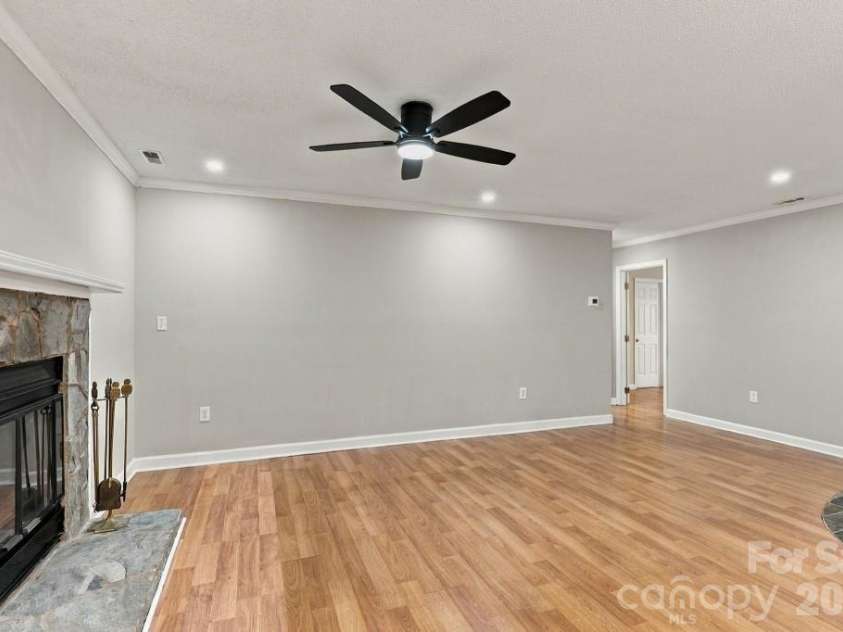 907 Cranberry Circle, Fort Mill, SC 29715.  MLS# CAR4427418, YatesRealty ID 52402. 