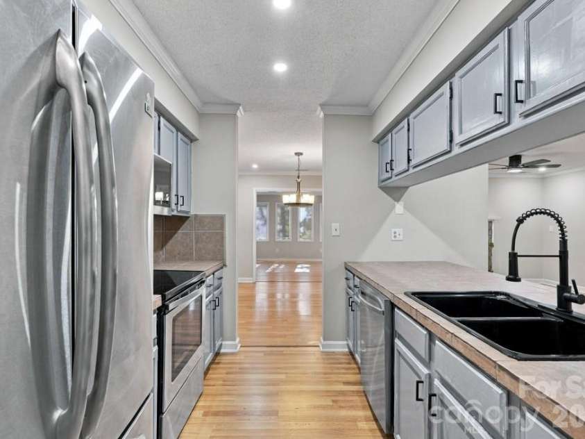 907 Cranberry Circle, Fort Mill, SC 29715.  MLS# CAR4427418, YatesRealty ID 52402. 