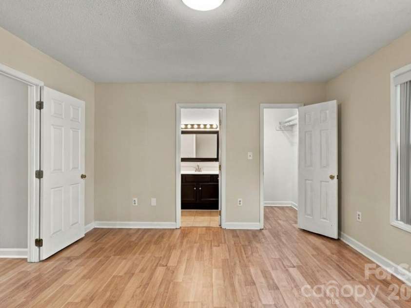 907 Cranberry Circle, Fort Mill, SC 29715.  MLS# CAR4427418, YatesRealty ID 52402. 