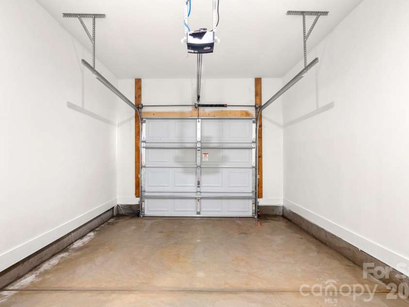 516 Carolyn Lane, Charlotte, NC 28213.  MLS# CAR4422620, YatesRealty ID 52403. 