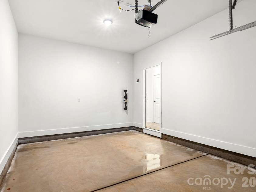 516 Carolyn Lane, Charlotte, NC 28213.  MLS# CAR4422620, YatesRealty ID 52403. 