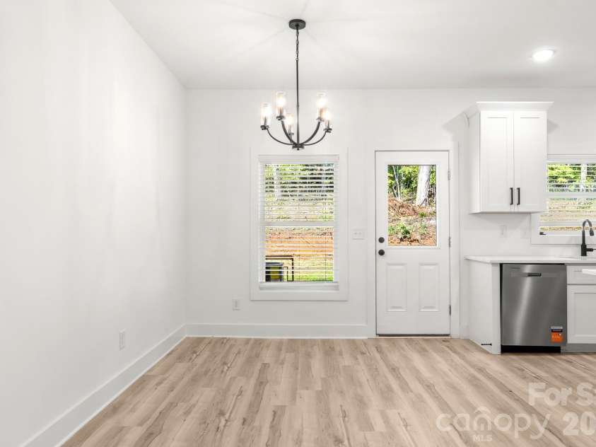 516 Carolyn Lane, Charlotte, NC 28213.  MLS# CAR4422620, YatesRealty ID 52403. 