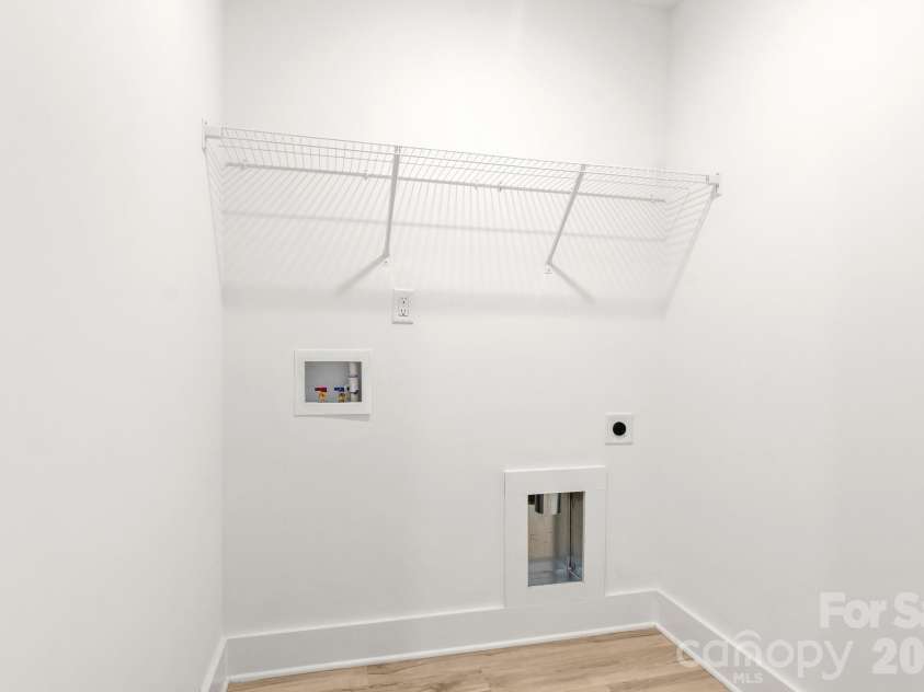 516 Carolyn Lane, Charlotte, NC 28213.  MLS# CAR4422620, YatesRealty ID 52403. 