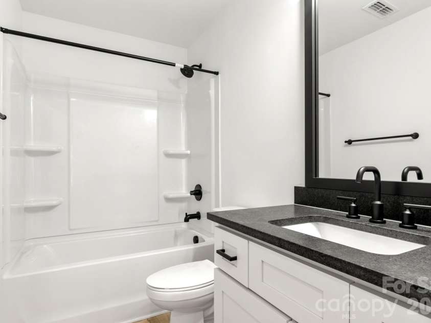 516 Carolyn Lane, Charlotte, NC 28213.  MLS# CAR4422620, YatesRealty ID 52403. 