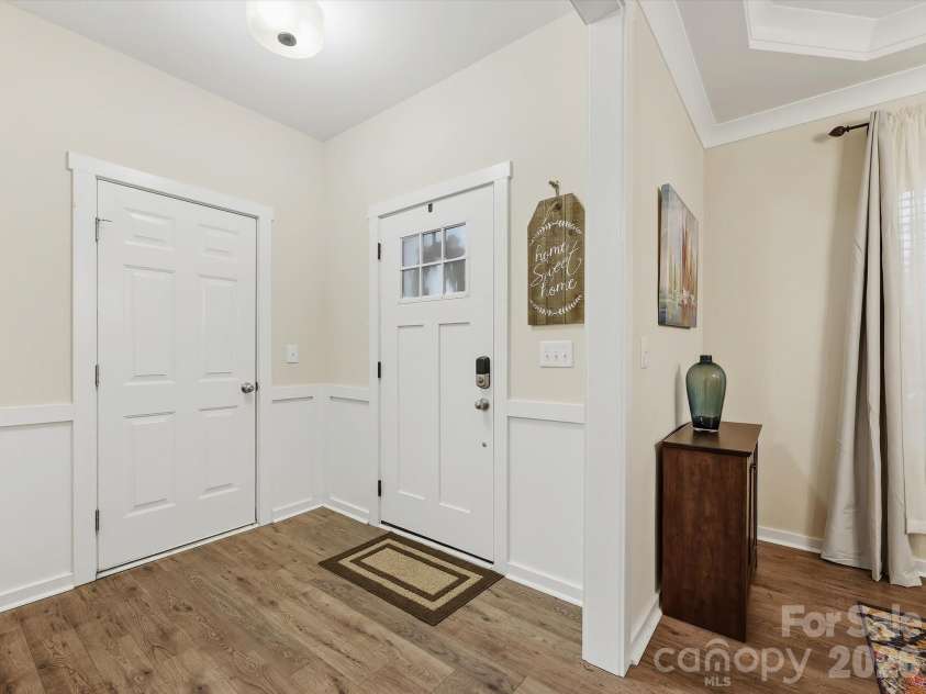 7042 Morganford Road, Charlotte, NC 28211.  MLS# CAR4426858, YatesRealty ID 52404. 