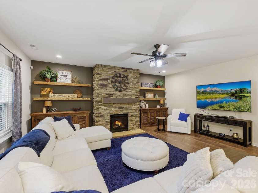 7042 Morganford Road, Charlotte, NC 28211.  MLS# CAR4426858, YatesRealty ID 52404. 