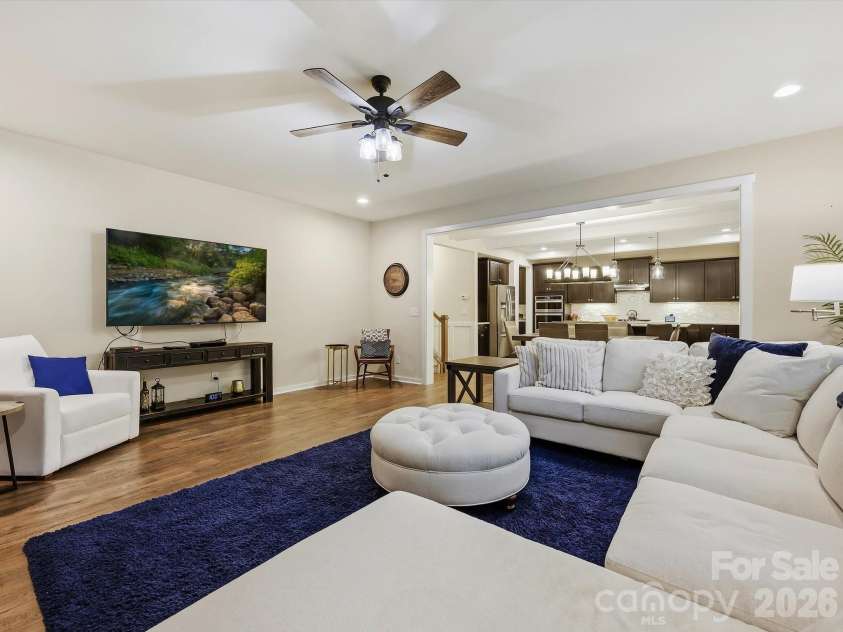 7042 Morganford Road, Charlotte, NC 28211.  MLS# CAR4426858, YatesRealty ID 52404. 