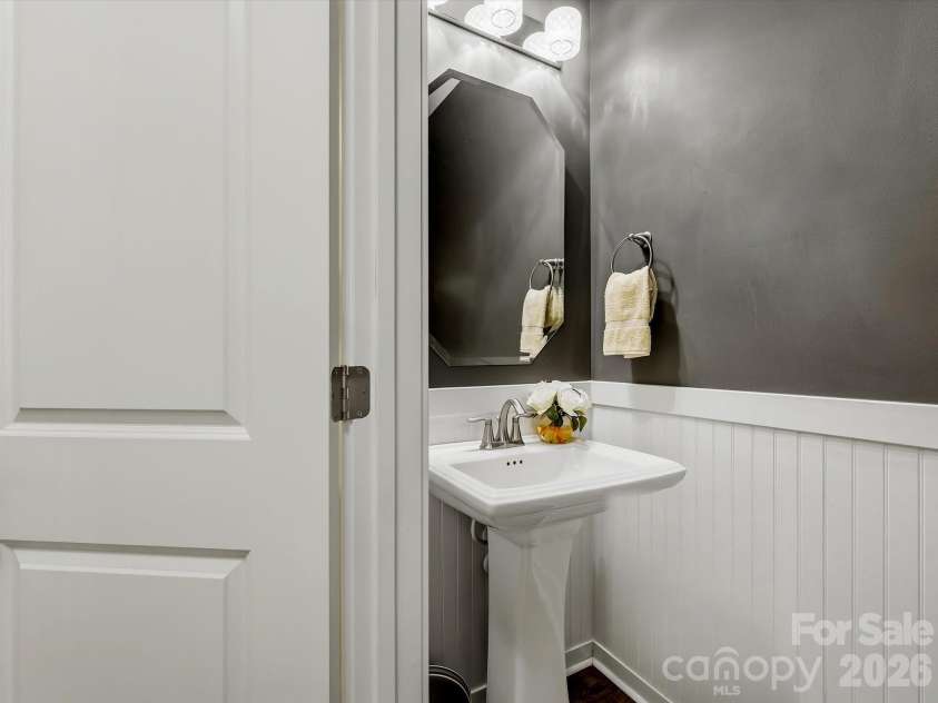 7042 Morganford Road, Charlotte, NC 28211.  MLS# CAR4426858, YatesRealty ID 52404. 