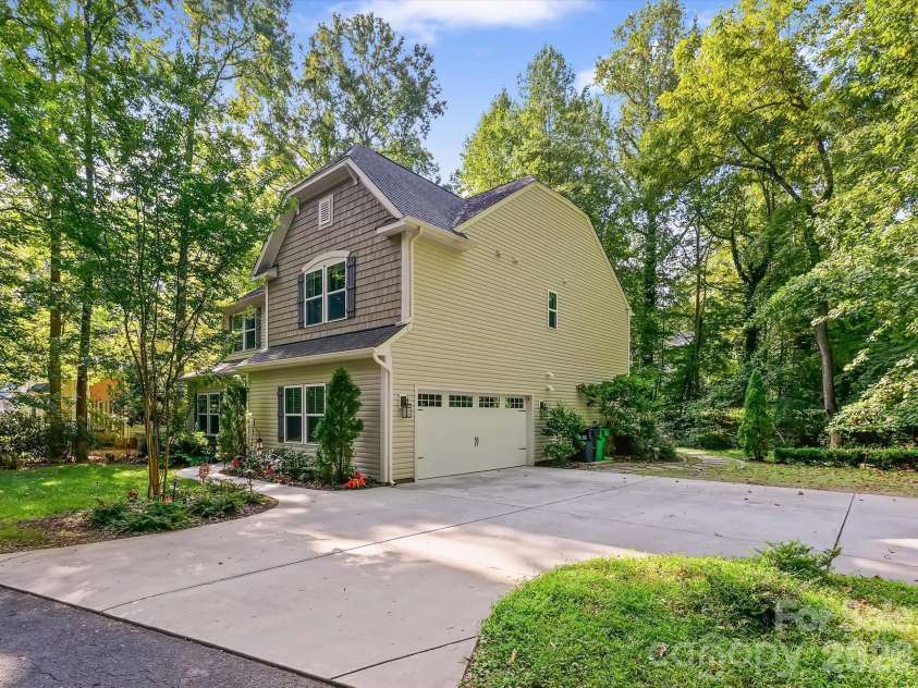 7042 Morganford Road, Charlotte, NC 28211.  MLS# CAR4426858, YatesRealty ID 52404. 