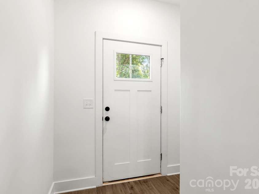 512 Carolyn Lane, Charlotte, NC 28213.  MLS# CAR4422658, YatesRealty ID 52405. 