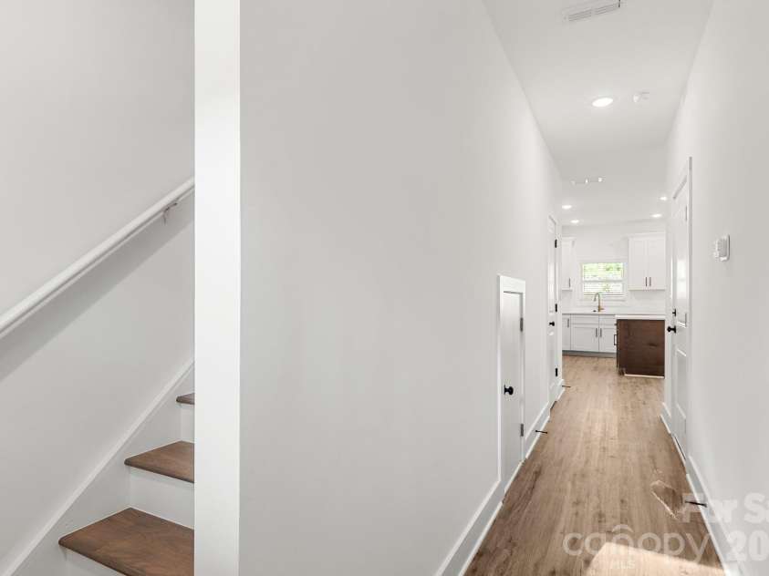 512 Carolyn Lane, Charlotte, NC 28213.  MLS# CAR4422658, YatesRealty ID 52405. 