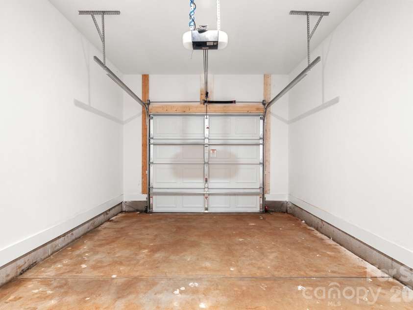 512 Carolyn Lane, Charlotte, NC 28213.  MLS# CAR4422658, YatesRealty ID 52405. 
