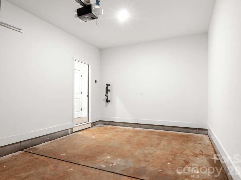 512 Carolyn Lane, Charlotte, NC 28213.  MLS# CAR4422658, YatesRealty ID 52405. 