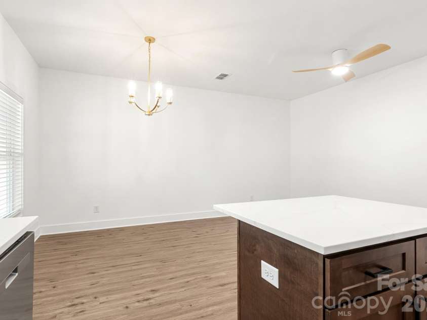 512 Carolyn Lane, Charlotte, NC 28213.  MLS# CAR4422658, YatesRealty ID 52405. 