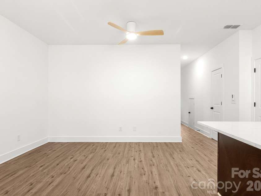 512 Carolyn Lane, Charlotte, NC 28213.  MLS# CAR4422658, YatesRealty ID 52405. 