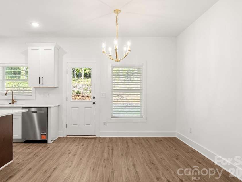 512 Carolyn Lane, Charlotte, NC 28213.  MLS# CAR4422658, YatesRealty ID 52405. 