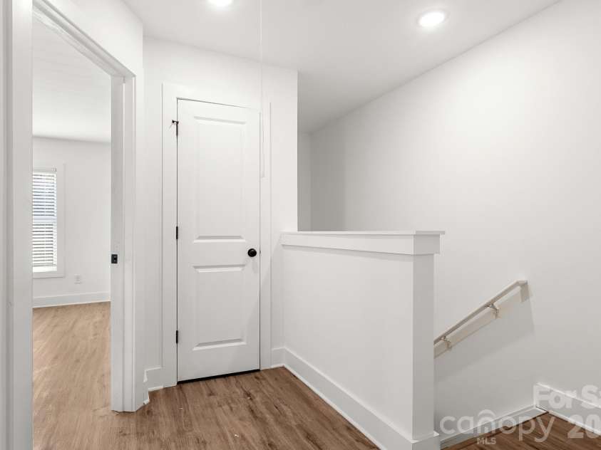 512 Carolyn Lane, Charlotte, NC 28213.  MLS# CAR4422658, YatesRealty ID 52405. 