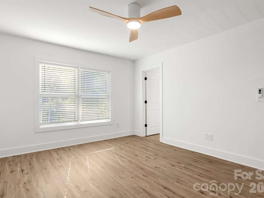 512 Carolyn Lane, Charlotte, NC 28213.  MLS# CAR4422658, YatesRealty ID 52405. 