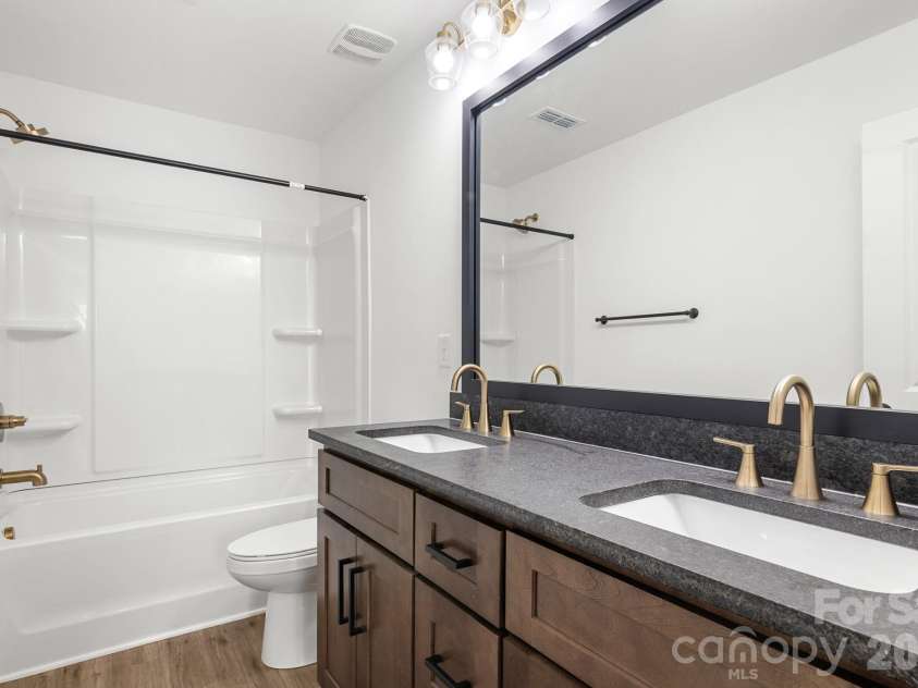 512 Carolyn Lane, Charlotte, NC 28213.  MLS# CAR4422658, YatesRealty ID 52405. 