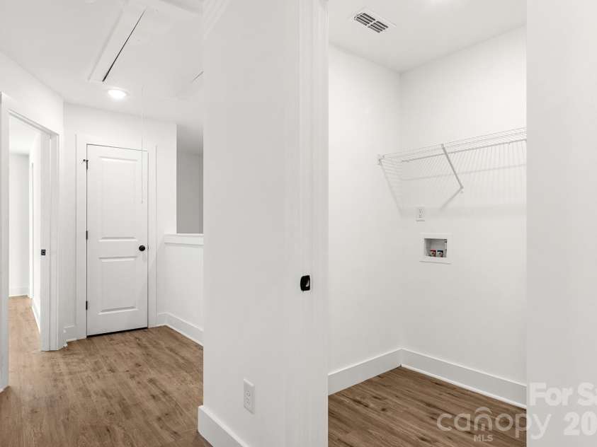 512 Carolyn Lane, Charlotte, NC 28213.  MLS# CAR4422658, YatesRealty ID 52405. 