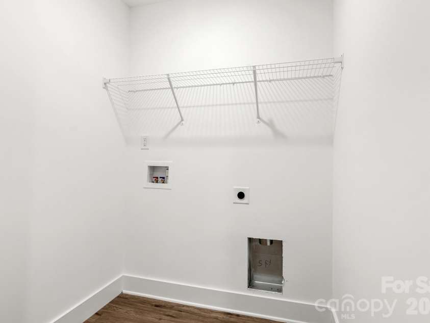 512 Carolyn Lane, Charlotte, NC 28213.  MLS# CAR4422658, YatesRealty ID 52405. 