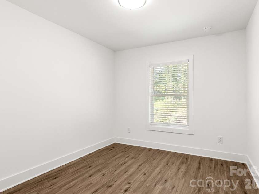 512 Carolyn Lane, Charlotte, NC 28213.  MLS# CAR4422658, YatesRealty ID 52405. 