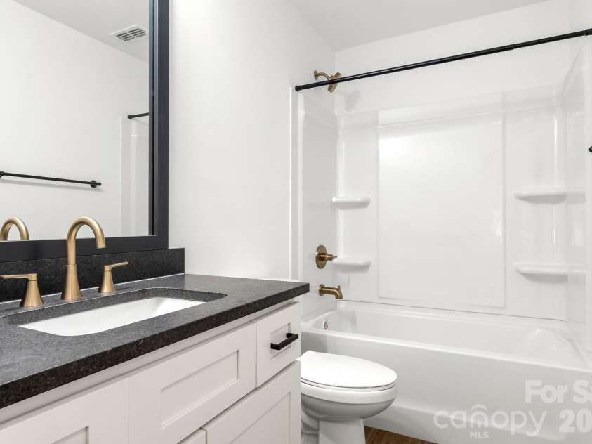 512 Carolyn Lane, Charlotte, NC 28213.  MLS# CAR4422658, YatesRealty ID 52405. 