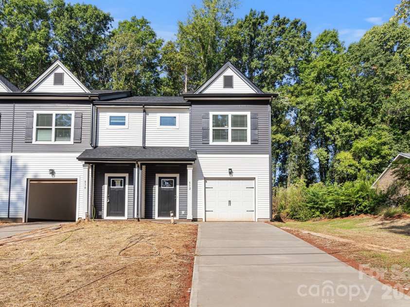 512 Carolyn Lane, Charlotte, NC 28213.  MLS# CAR4422658, YatesRealty ID 52405. 