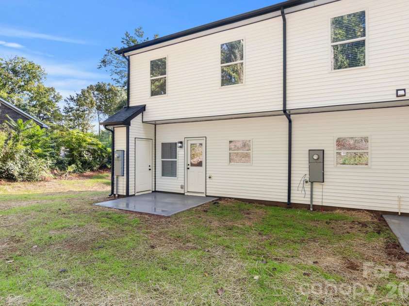 512 Carolyn Lane, Charlotte, NC 28213.  MLS# CAR4422658, YatesRealty ID 52405. 