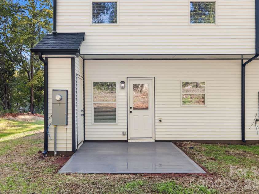 512 Carolyn Lane, Charlotte, NC 28213.  MLS# CAR4422658, YatesRealty ID 52405. 