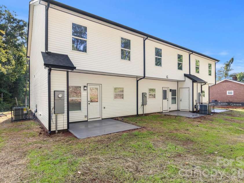 512 Carolyn Lane, Charlotte, NC 28213.  MLS# CAR4422658, YatesRealty ID 52405. 