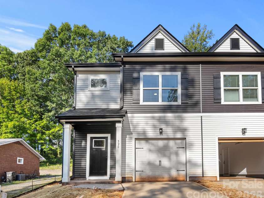 520 Carolyn Lane, Charlotte, NC 28213.  MLS# CAR4422670, YatesRealty ID 52406. 