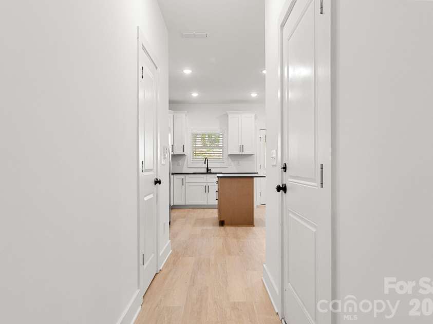 520 Carolyn Lane, Charlotte, NC 28213.  MLS# CAR4422670, YatesRealty ID 52406. 