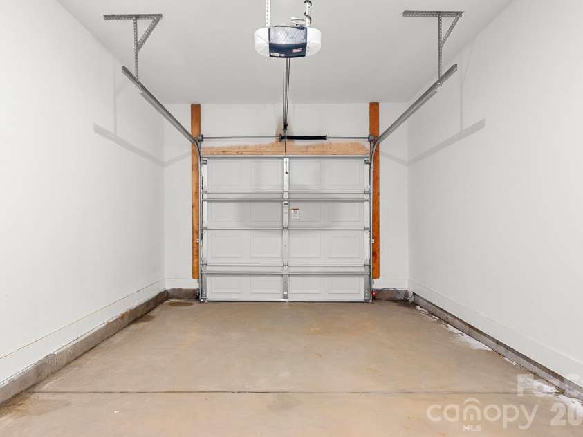520 Carolyn Lane, Charlotte, NC 28213.  MLS# CAR4422670, YatesRealty ID 52406. 