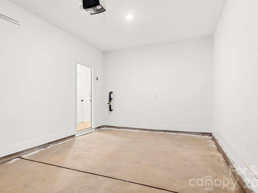 520 Carolyn Lane, Charlotte, NC 28213.  MLS# CAR4422670, YatesRealty ID 52406. 